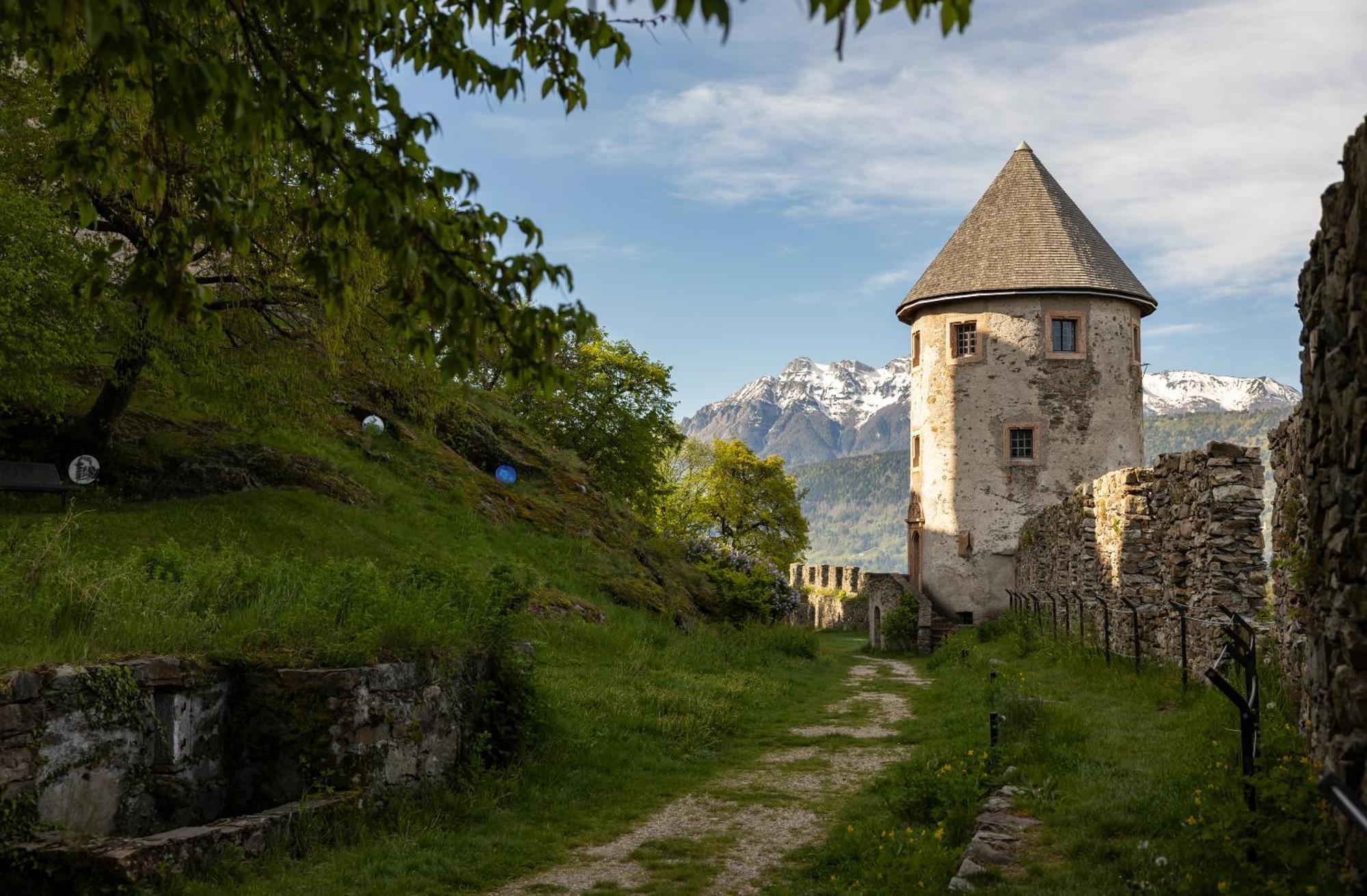 Отель Castel Pergine Перджине-Вальсугана Экстерьер фото